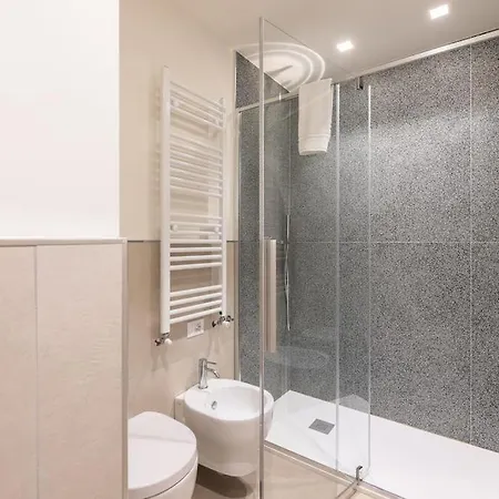 Effe's Apartment- Arya Seaview -parcheggio Gratuito شقة ألاسيو