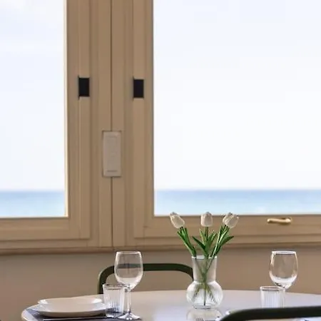 דירה Effe's Apartment- Arya Seaview -parcheggio Gratuito