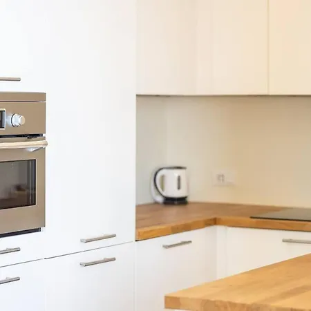 Effe's Apartment- Arya Seaview -parcheggio Gratuito * ألاسيو