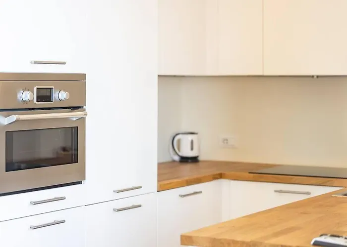 Effe's Apartment- Arya Seaview -parcheggio Gratuito * ألاسيو