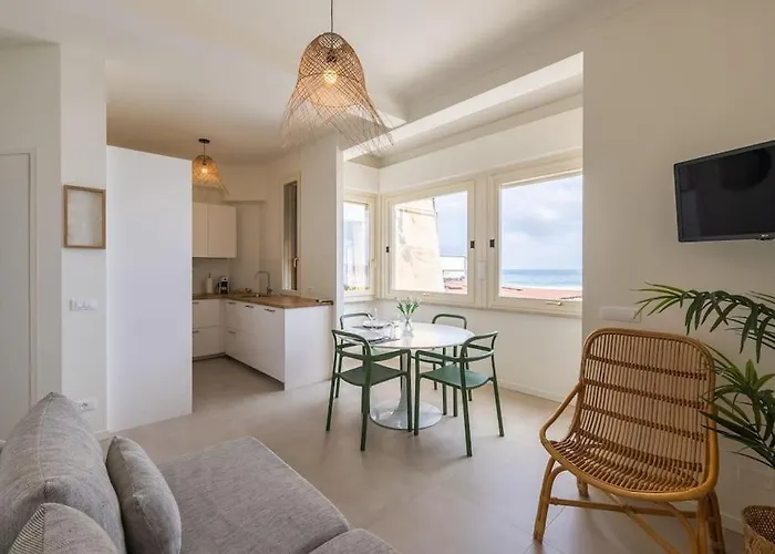 شقة Effe's Apartment- Arya Seaview -parcheggio Gratuito