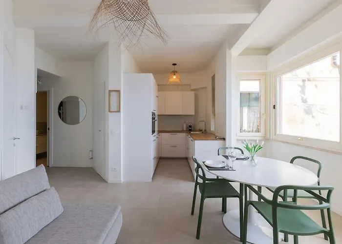 Effe's Apartment- Arya Seaview -parcheggio Gratuito شقة ألاسيو