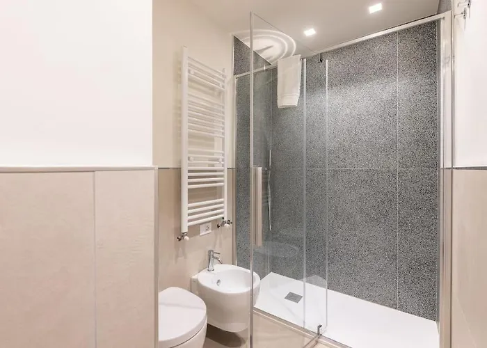 Effe's Apartment- Arya Seaview -parcheggio Gratuito شقة ألاسيو